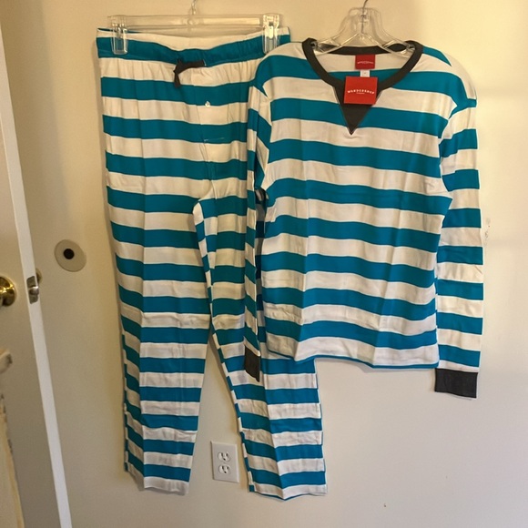 2 identical pairs of size medium 100% cotton brand new pajama sets - Picture 4 of 5